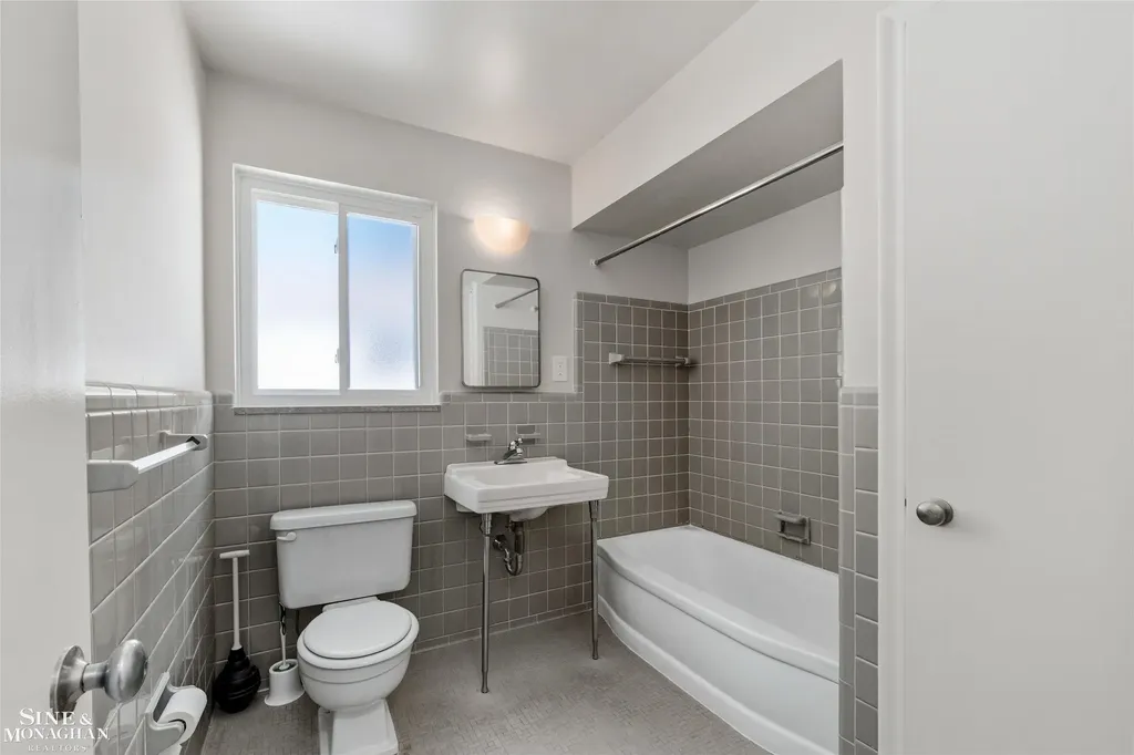 515 Neff Road Grosse Pointe City MI 48230