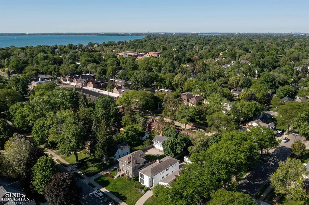 515 Neff Road Grosse Pointe City MI 48230
