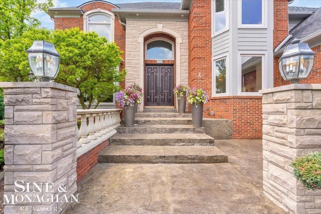 1289 Creek Pointe Drive Rochester City MI 48307