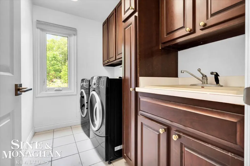 1289 Creek Pointe Drive Rochester City MI 48307