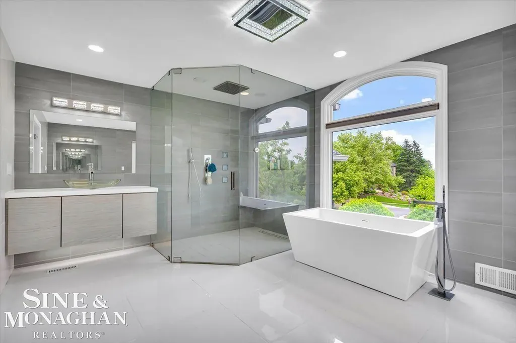 1289 Creek Pointe Drive Rochester City MI 48307