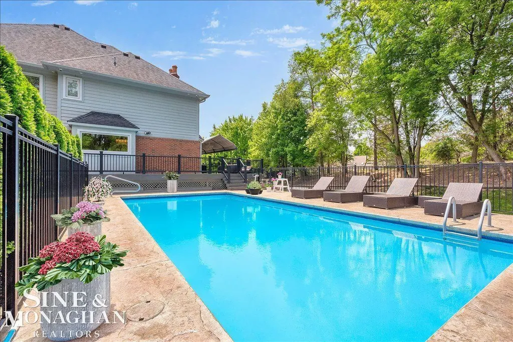 1289 Creek Pointe Drive Rochester City MI 48307