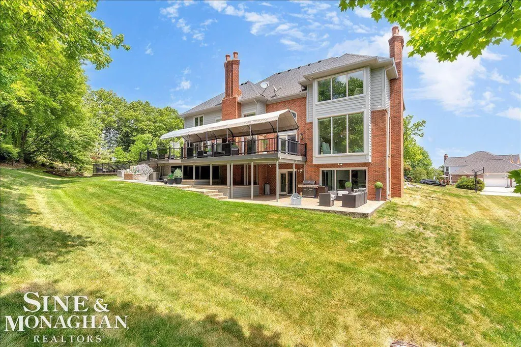 1289 Creek Pointe Drive Rochester City MI 48307