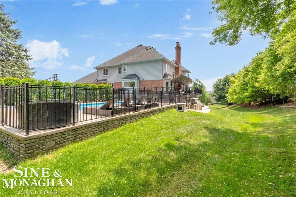 1289 Creek Pointe Drive Rochester City MI 48307