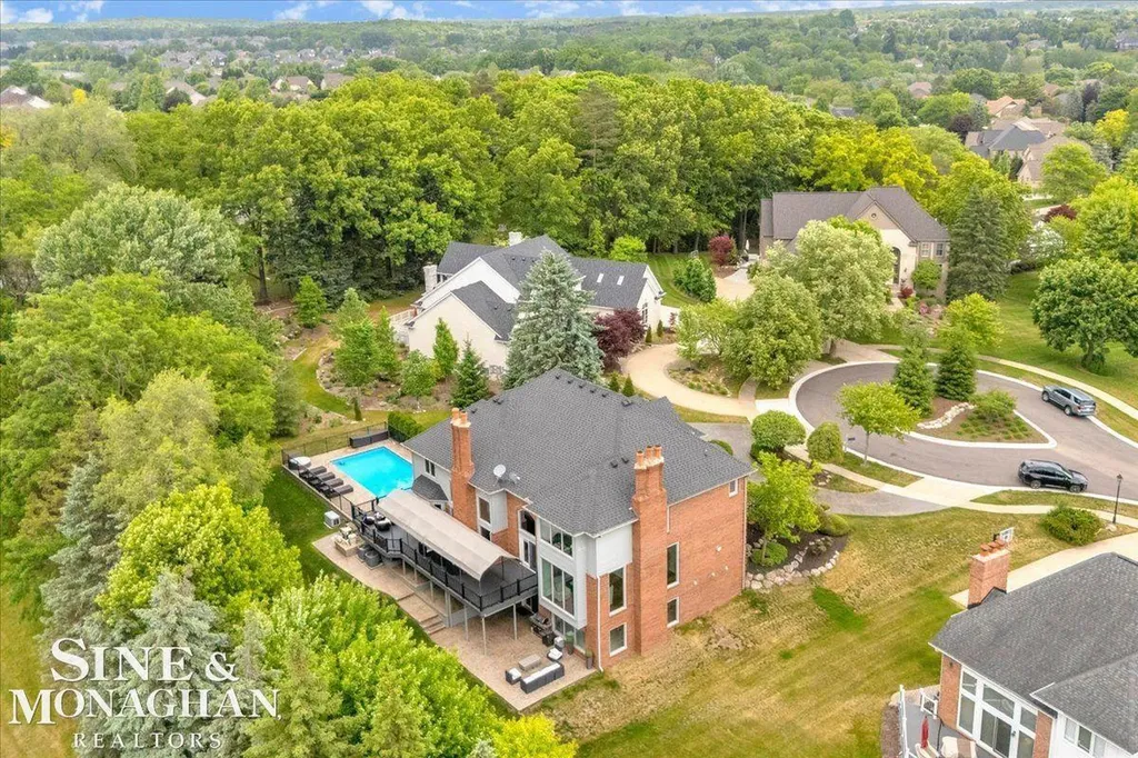 1289 Creek Pointe Drive Rochester City MI 48307