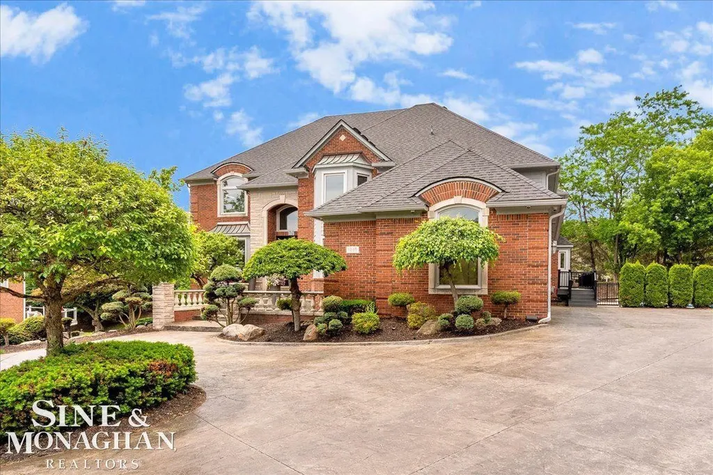 1289 Creek Pointe Drive Rochester City MI 48307