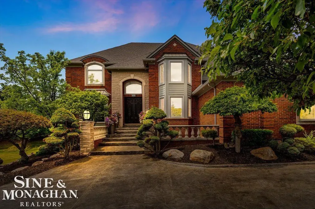 1289 Creek Pointe Drive Rochester City MI 48307