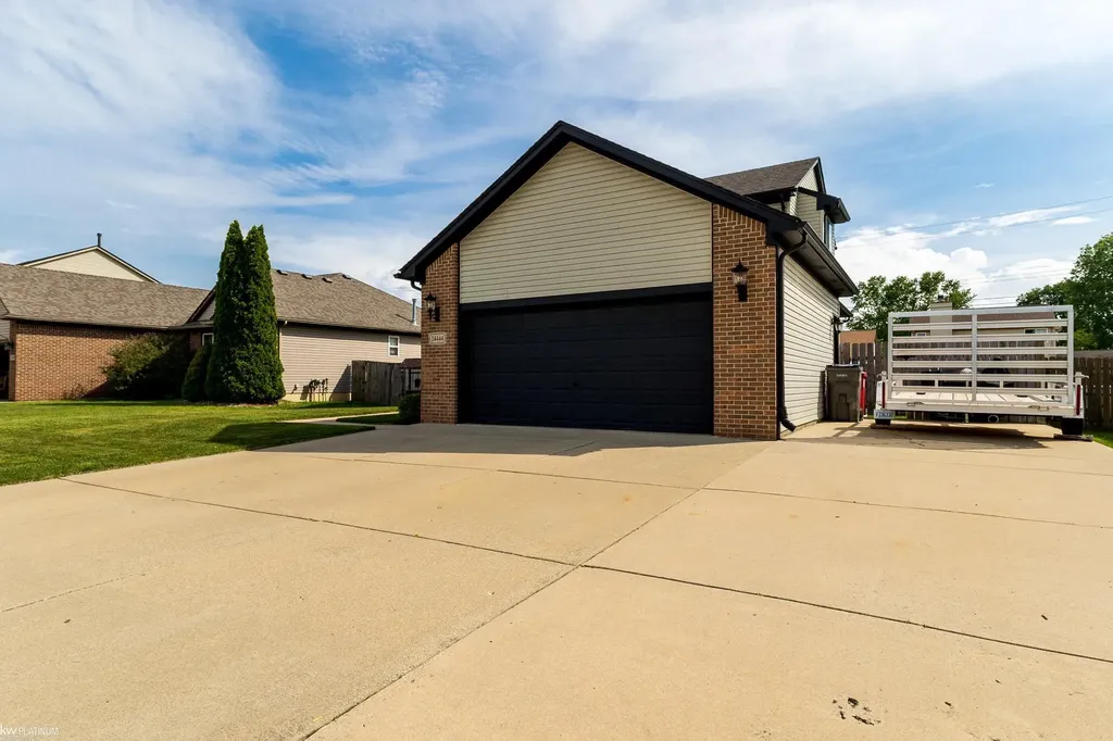24444 Kolleen Lane Clinton Charter Township MI 48035