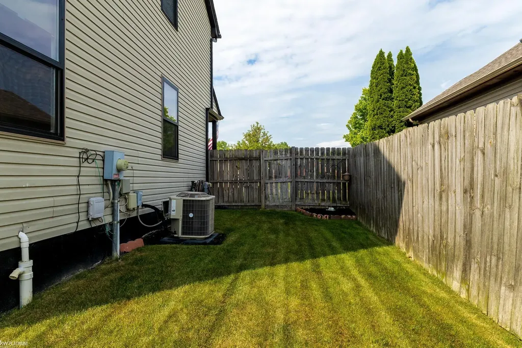 24444 Kolleen Lane Clinton Charter Township MI 48035