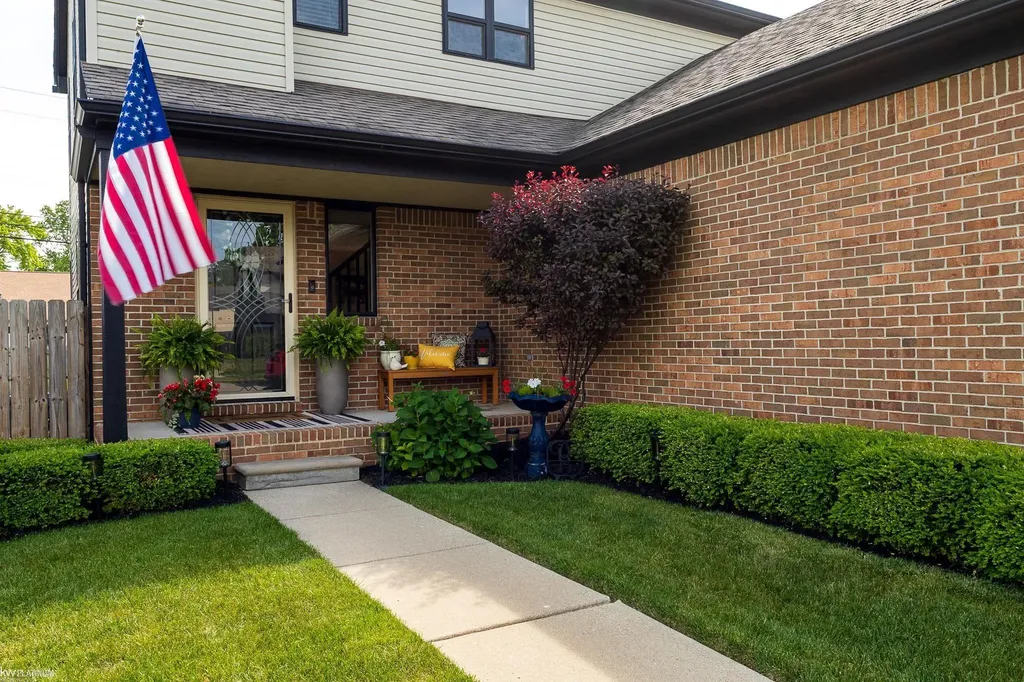 24444 Kolleen Lane Clinton Charter Township MI 48035