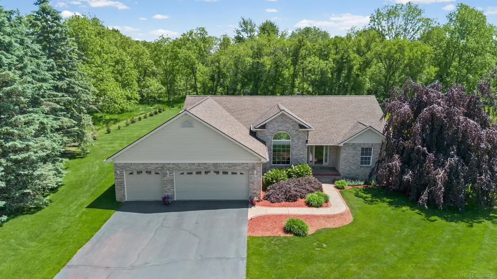 5800 Jeanne Marie Drive White Lake Charter Township MI 48383