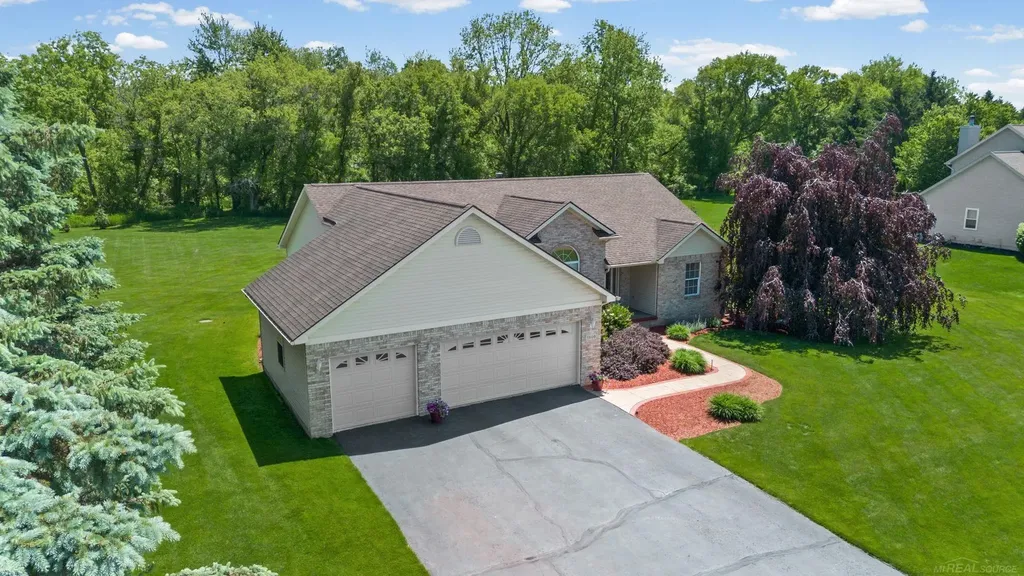 5800 Jeanne Marie Drive White Lake Charter Township MI 48383