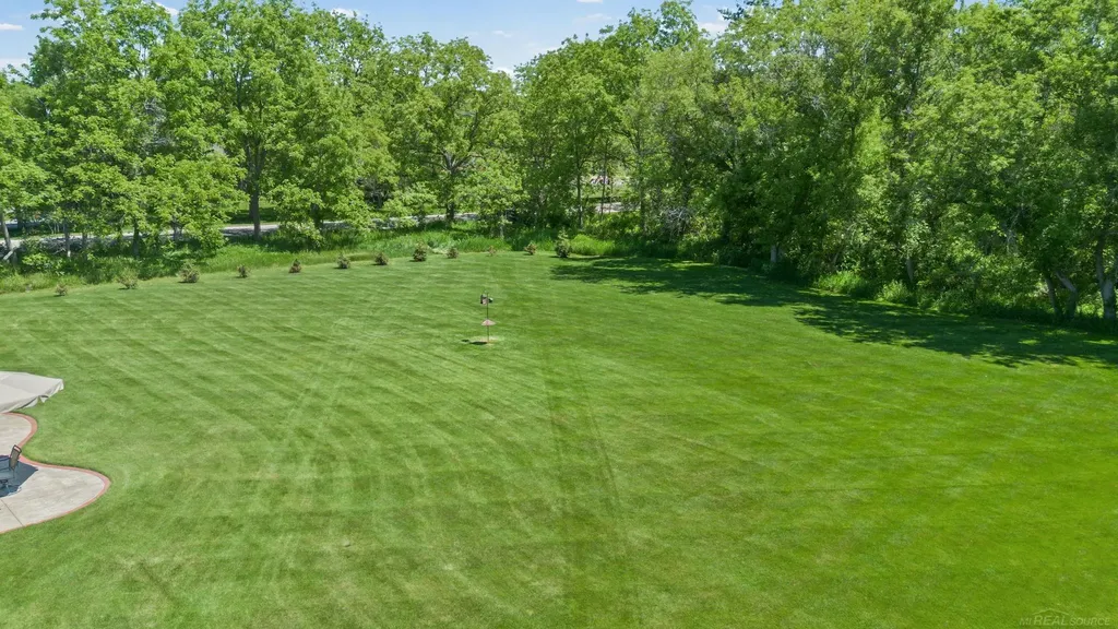 5800 Jeanne Marie Drive White Lake Charter Township MI 48383