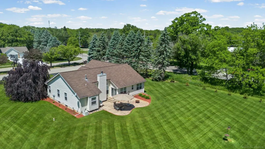 5800 Jeanne Marie Drive White Lake Charter Township MI 48383