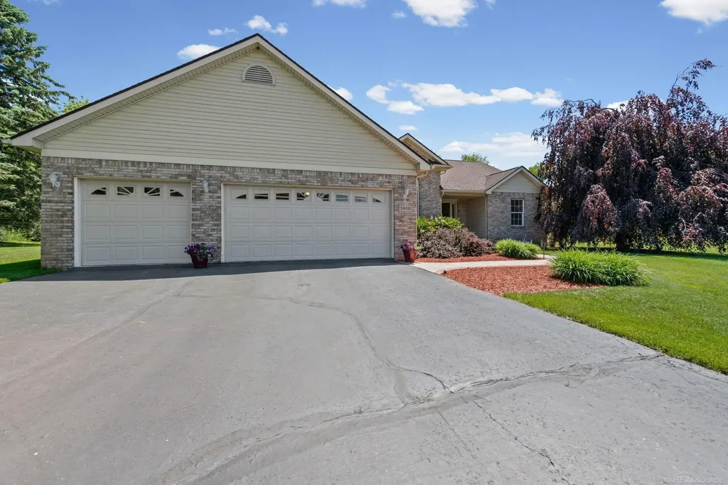 5800 Jeanne Marie Drive White Lake Charter Township MI 48383