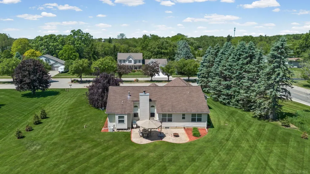 5800 Jeanne Marie Drive White Lake Charter Township MI 48383