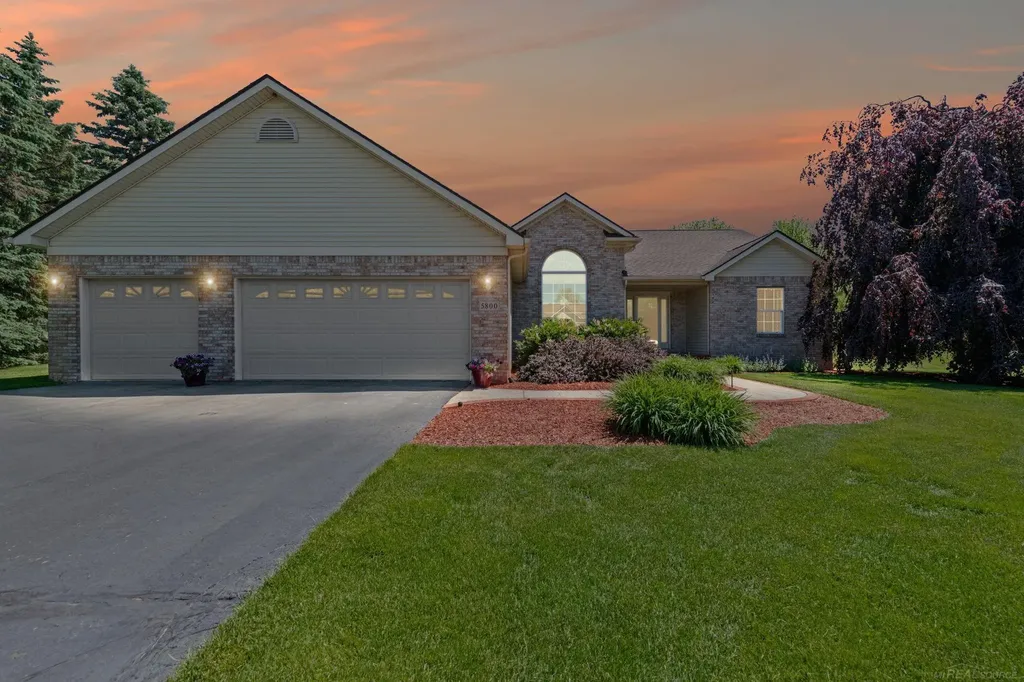 5800 Jeanne Marie Drive White Lake Charter Township MI 48383
