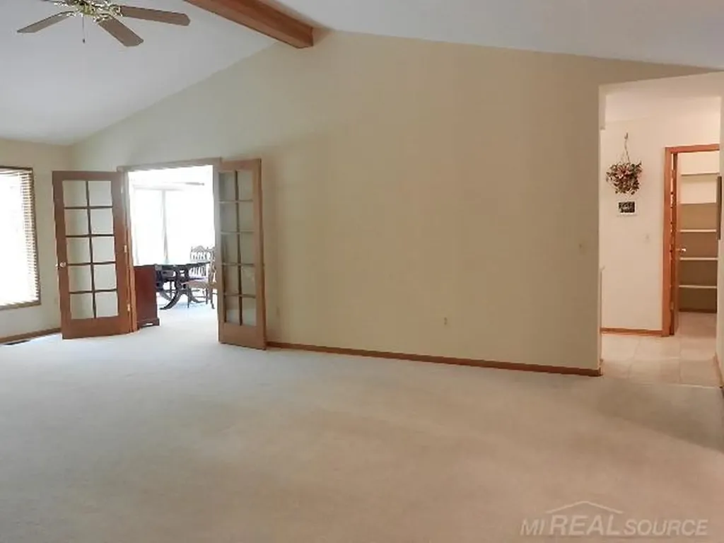 6704 Redford Circle Troy City MI 48085