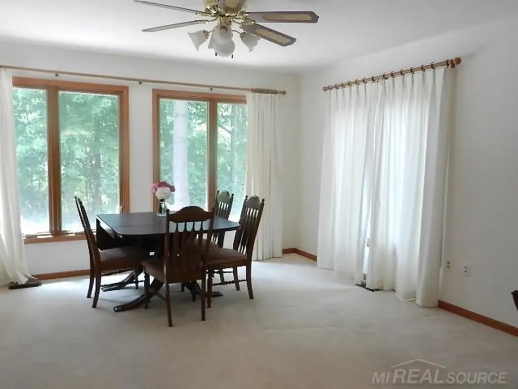 6704 Redford Circle Troy City MI 48085