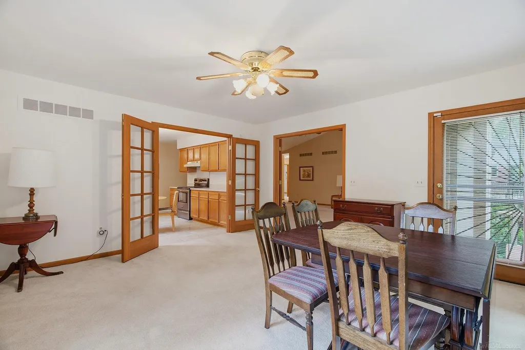 6704 Redford Circle Troy City MI 48085