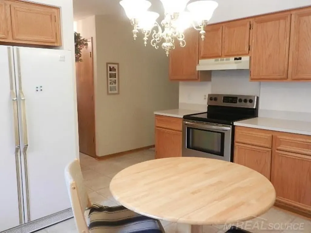 6704 Redford Circle Troy City MI 48085