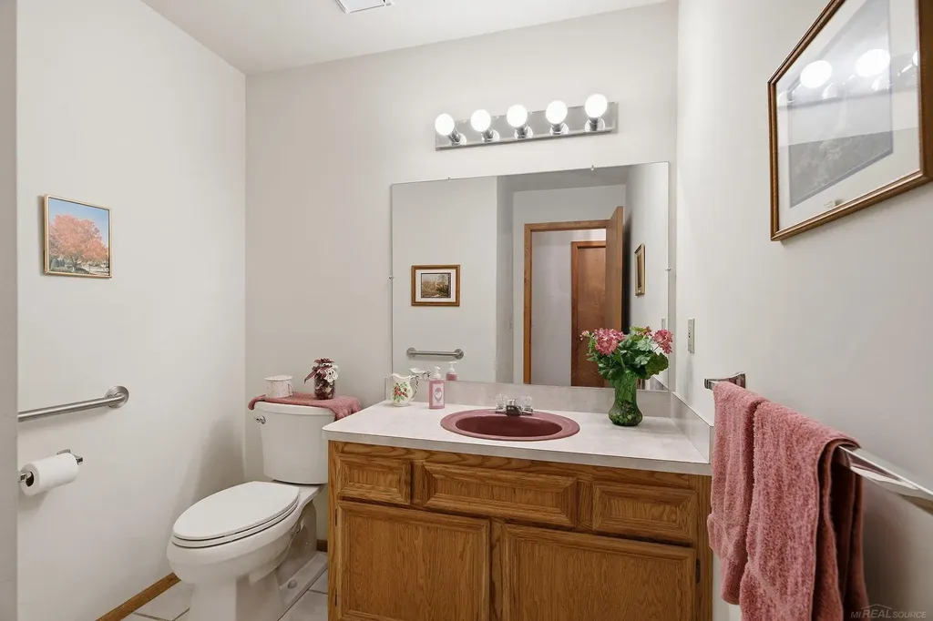 6704 Redford Circle Troy City MI 48085