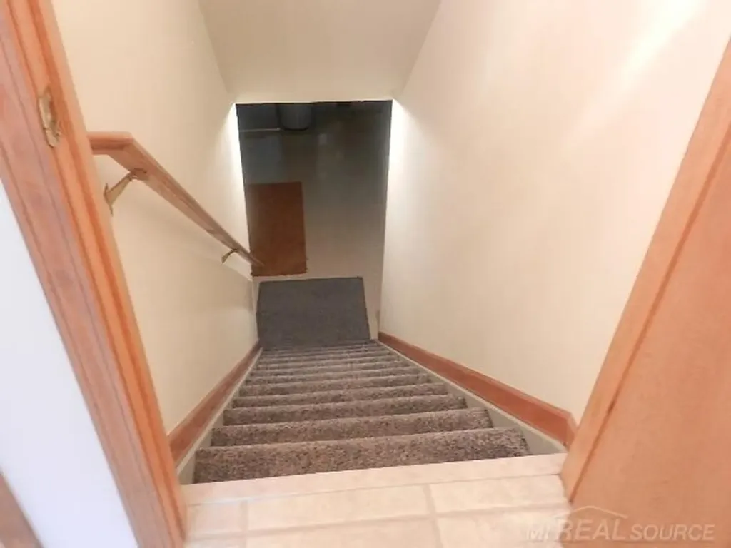 6704 Redford Circle Troy City MI 48085
