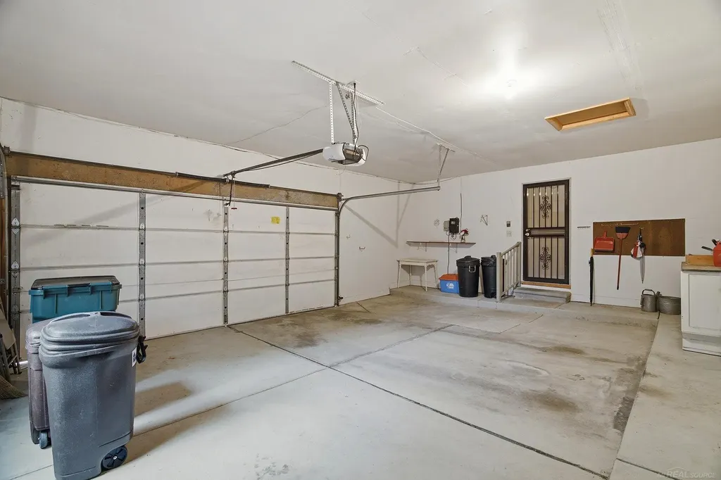 6704 Redford Circle Troy City MI 48085