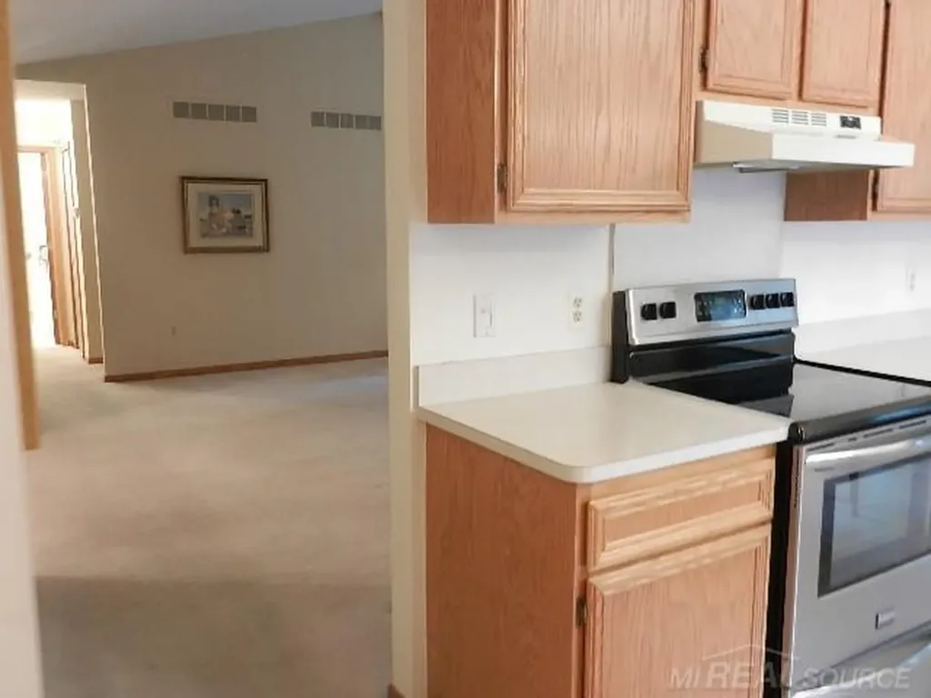 6704 Redford Circle Troy City MI 48085
