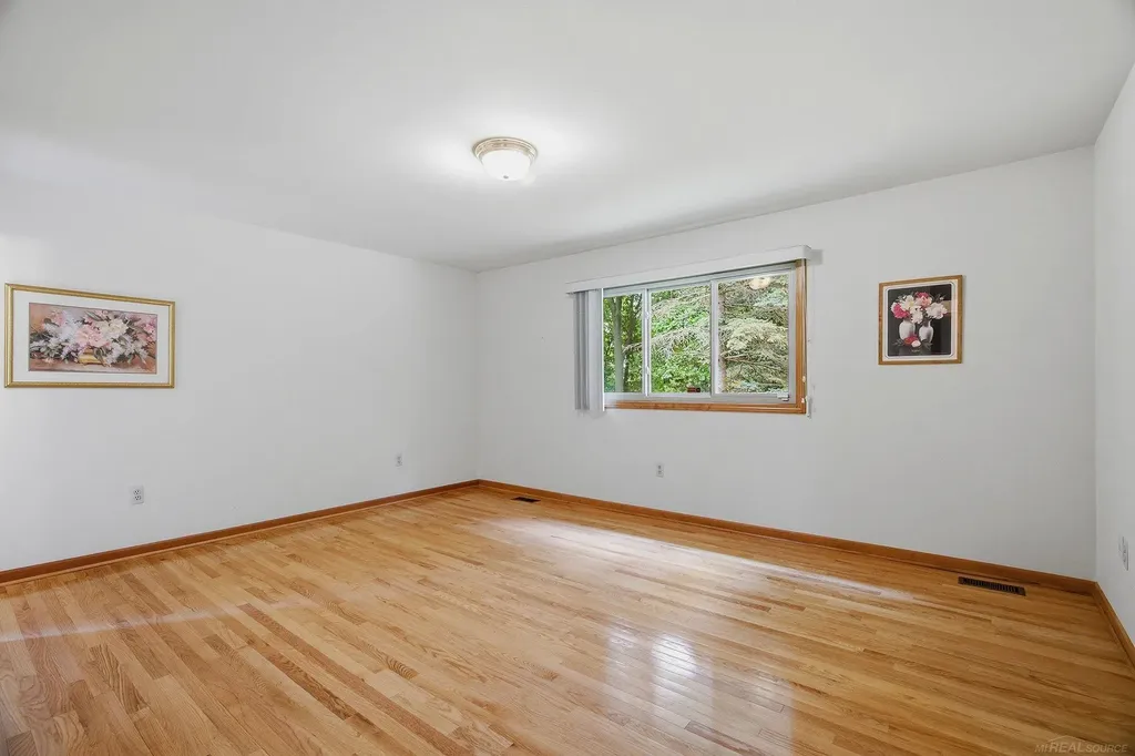 6704 Redford Circle Troy City MI 48085