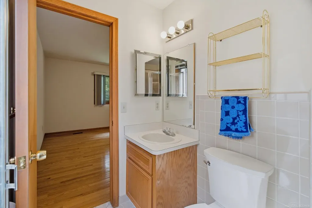6704 Redford Circle Troy City MI 48085