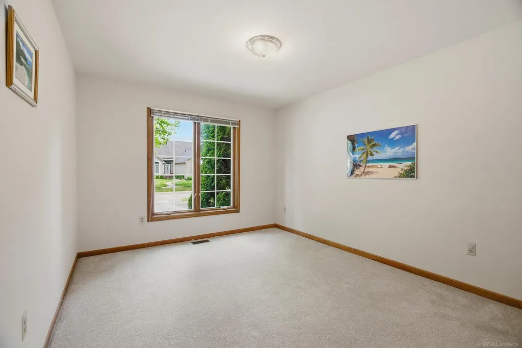 6704 Redford Circle Troy City MI 48085