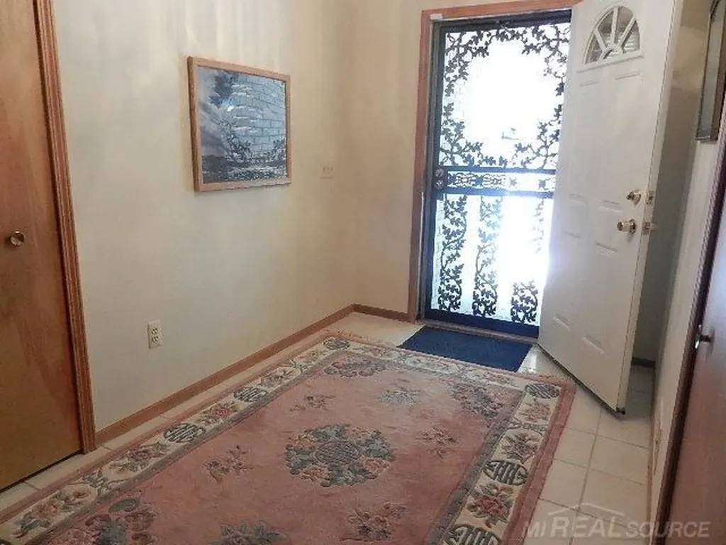 6704 Redford Circle Troy City MI 48085