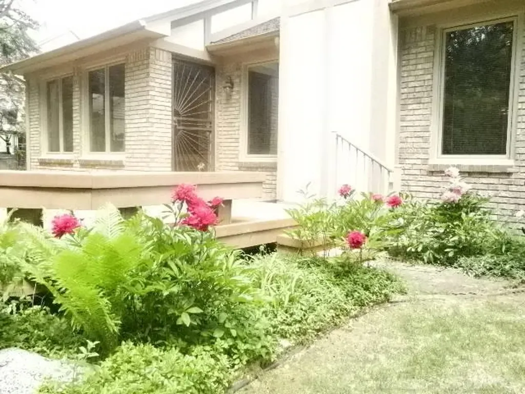 6704 Redford Circle Troy City MI 48085