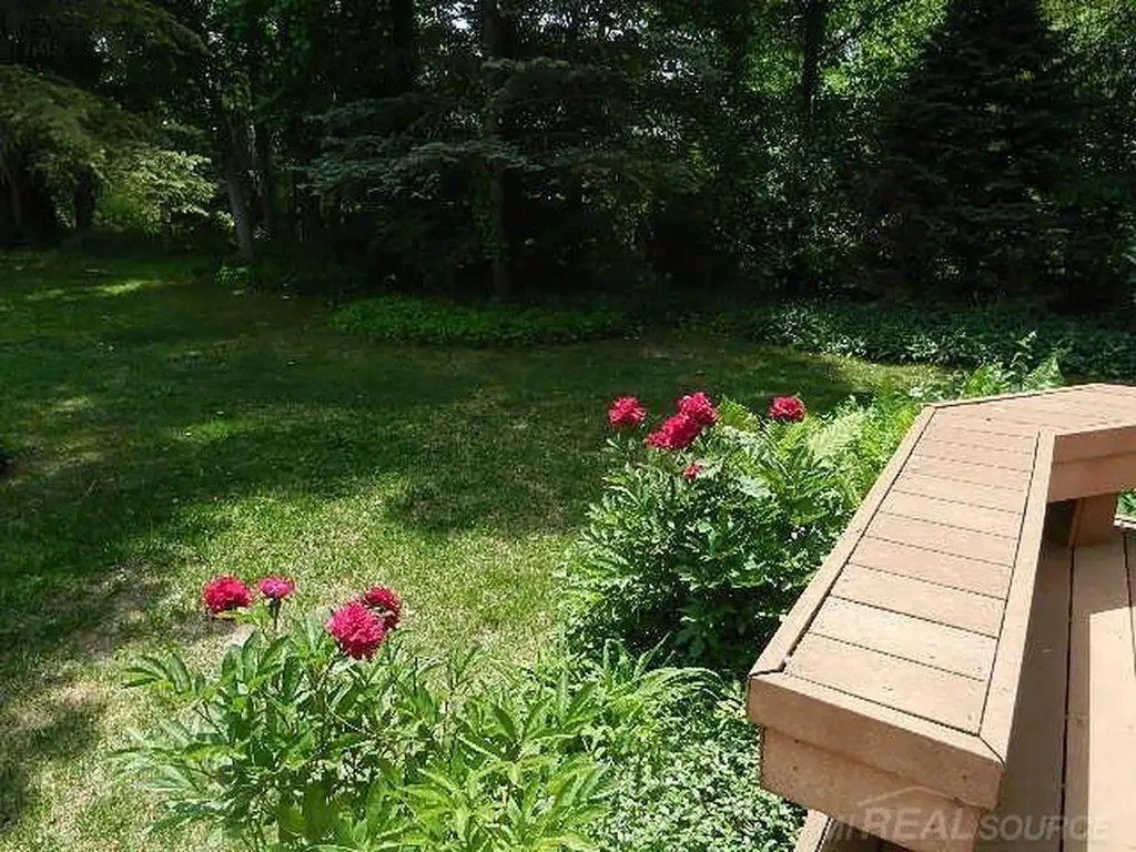 6704 Redford Circle Troy City MI 48085