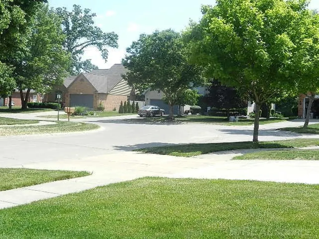 6704 Redford Circle Troy City MI 48085