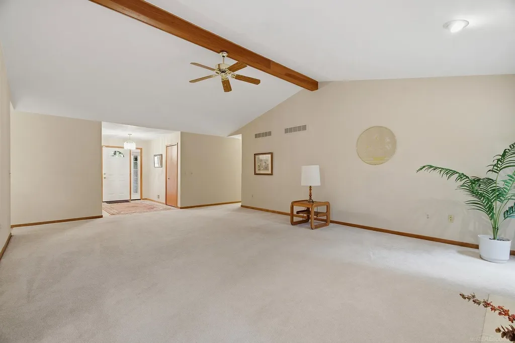 6704 Redford Circle Troy City MI 48085