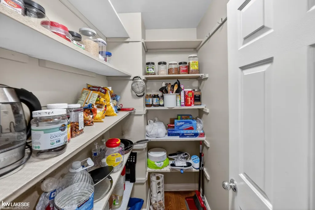 13337 Windham Drive Washington Township MI 48094