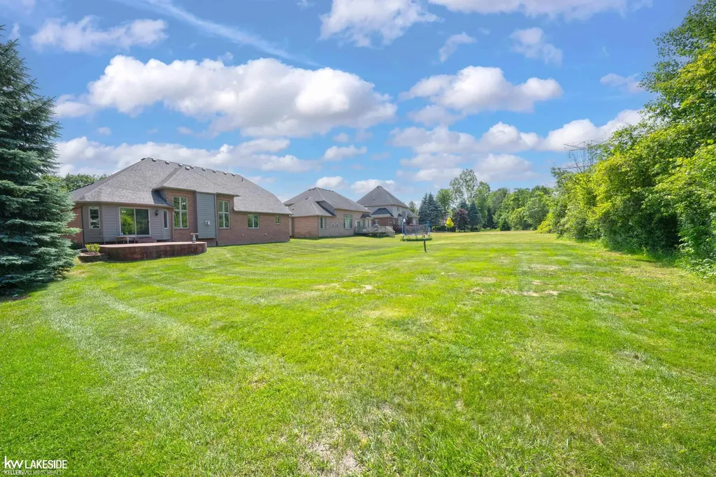 13337 Windham Drive Washington Township MI 48094