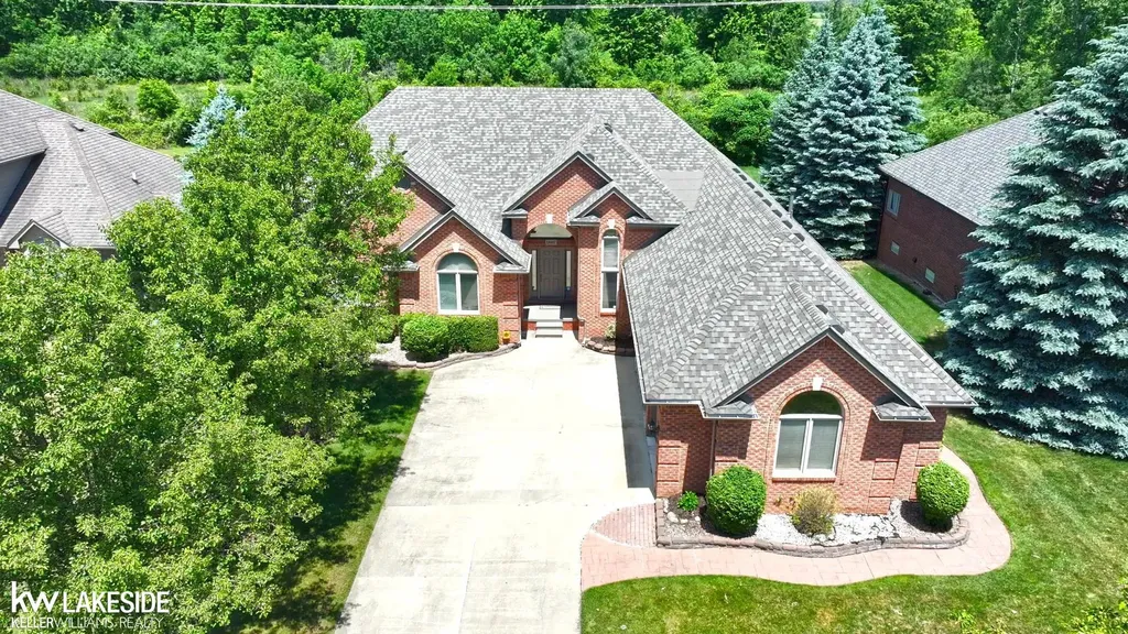 13337 Windham Drive Washington Township MI 48094