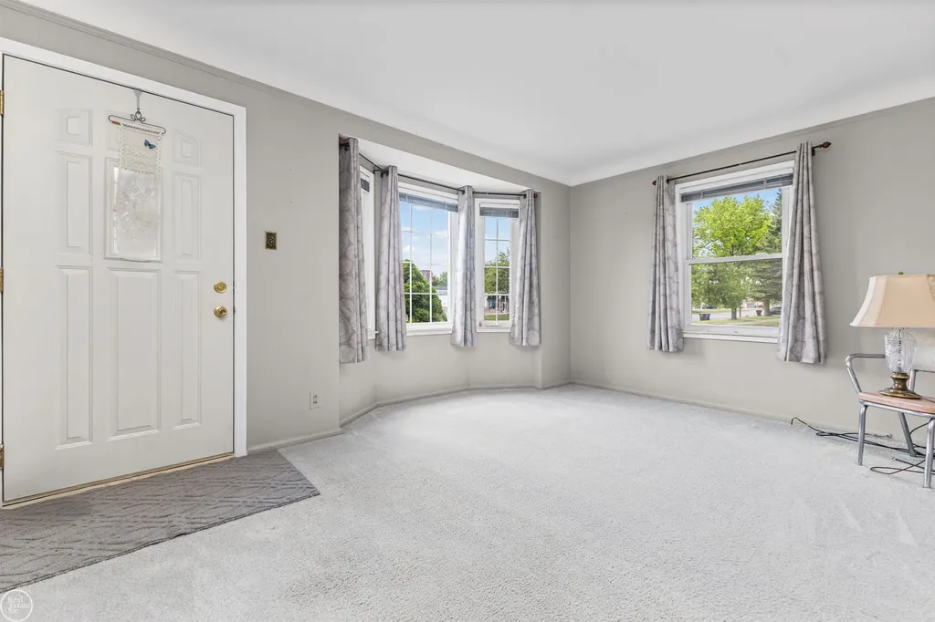 19505 Kelly Road Harper Woods City MI 48225