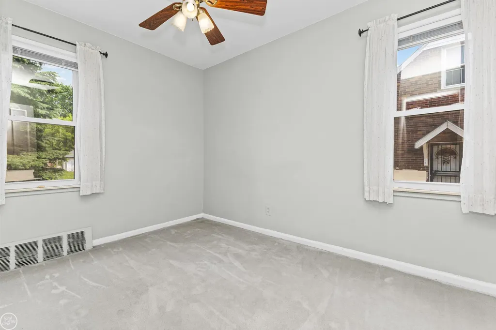 19505 Kelly Road Harper Woods City MI 48225