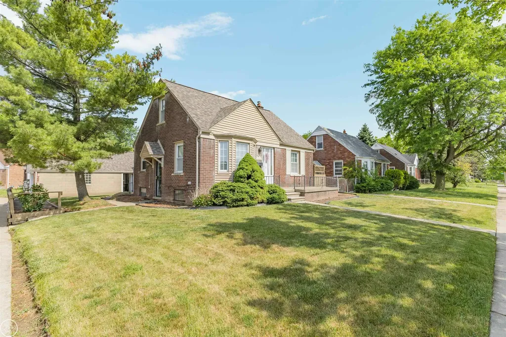 19505 Kelly Road Harper Woods City MI 48225