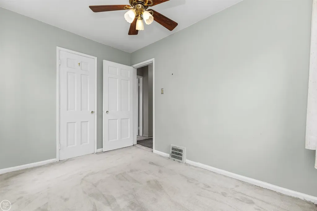 19505 Kelly Road Harper Woods City MI 48225