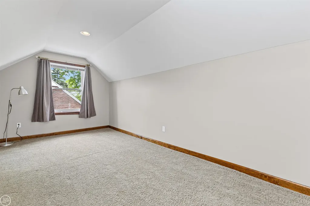 19505 Kelly Road Harper Woods City MI 48225