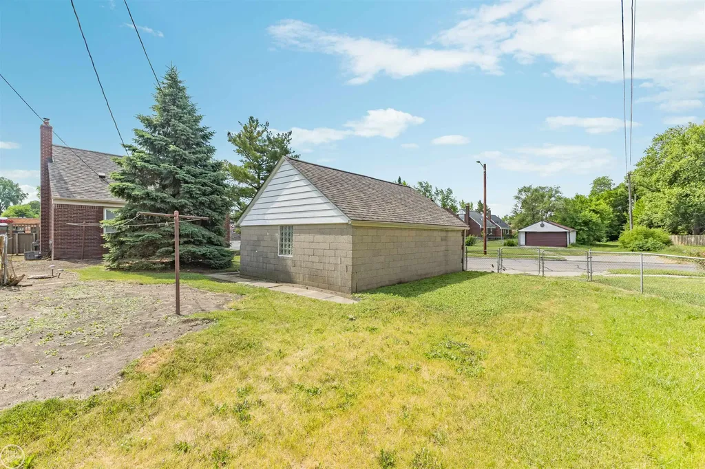 19505 Kelly Road Harper Woods City MI 48225