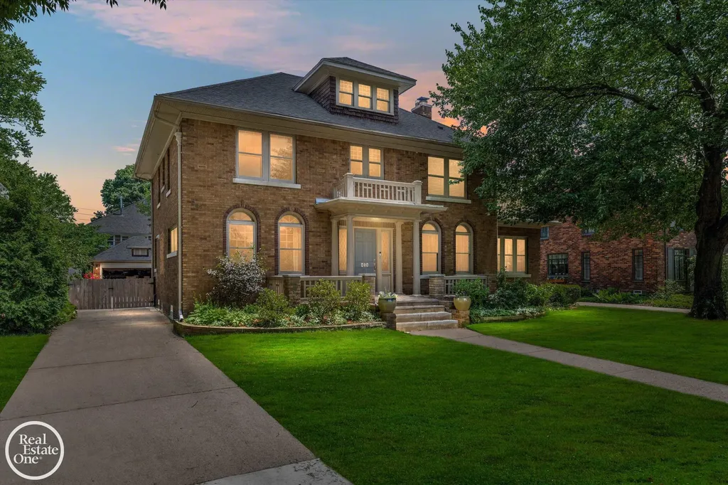 858 Bedford Road Grosse Pointe Park City MI 48230