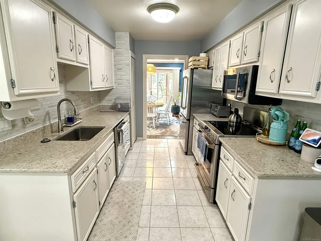2330 Hillendale Drive Rochester Hills City MI 48309