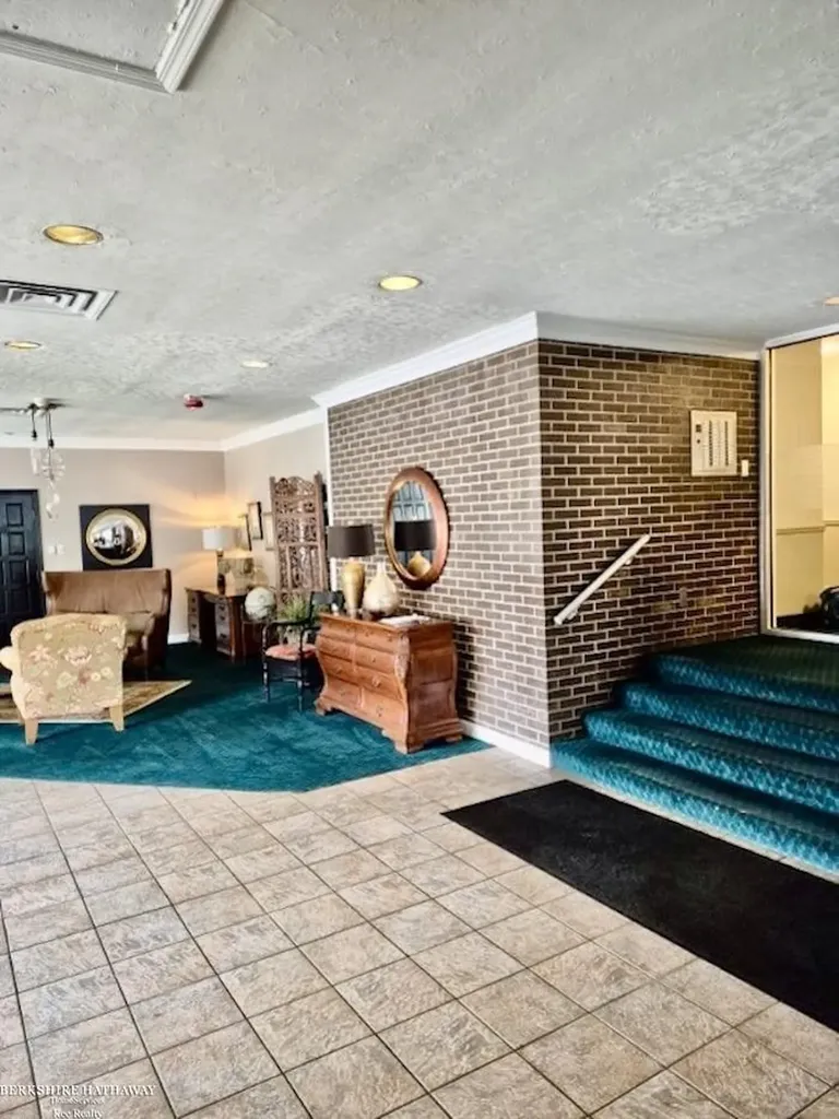 20 Chestnut Street Wyandotte City MI 48192