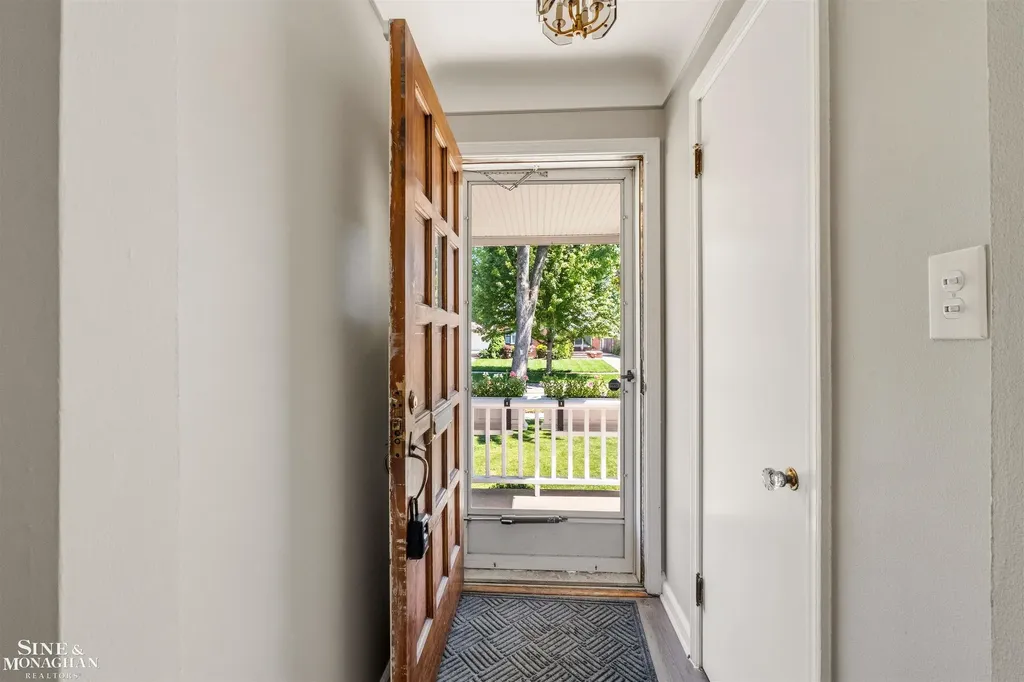 1229 Brys Drive Grosse Pointe Woods City MI 48236